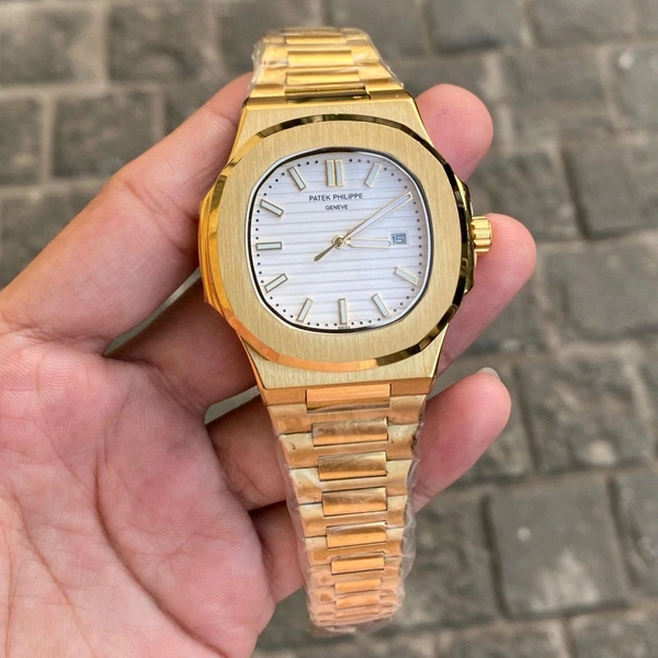 Analog Nautilus Non Comparable Original Japanese Battery Operated Machinery Watch - SRH3