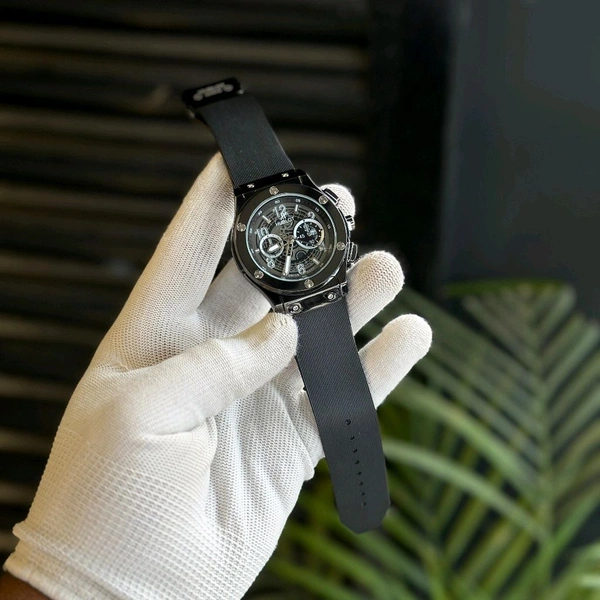 Most Demanded Analog Quartz Movement Watch With High Quality Strap Best finishing Body & Case - SRH4