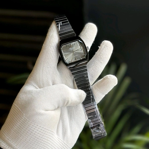Most Demanded Gasiq Quartz Movement Watch With High Quality Strap Best finishing Body & Case - SRG6