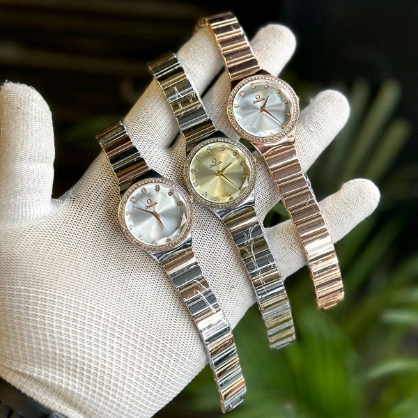 Most Demanded Analog Quartz Movement Watch With High Quality Strap Best finishing Body & Case - SRM1