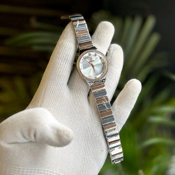 Most Demanded Analog Quartz Movement Watch With High Quality Strap Best finishing Body & Case - SRM2