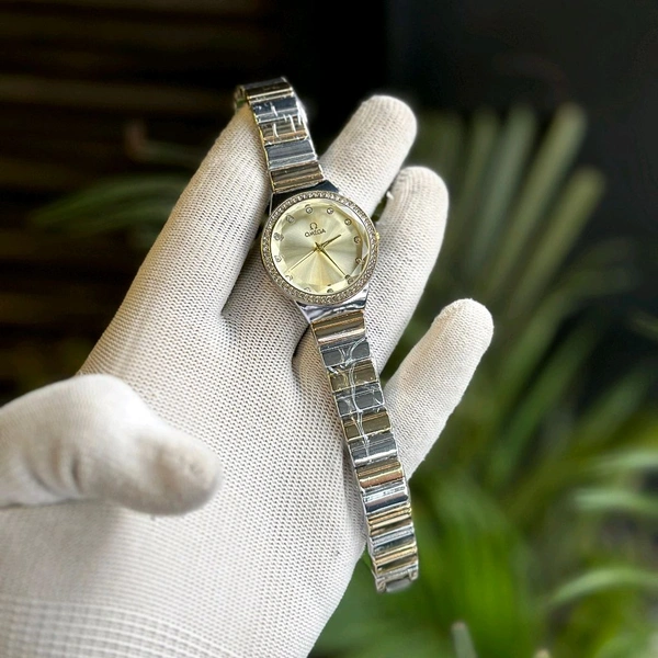 Most Demanded Analog Quartz Movement Watch With High Quality Strap Best finishing Body & Case - SRM3