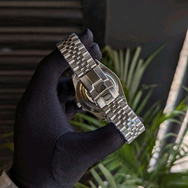 Analog Day Date High Quality Quartz Movement Collection With High Quality Strap Best finishing Body & Case - SRH3