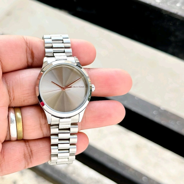 Analog Burst 25200230 Reliable Quartz Machinery Watch