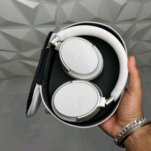New Wireless Headphones – BT Earphone, Over Ear Headphones With Built-in Mic - Upto 8 Hours Playtime, Heavy Sound And Bass Quality, Perfect For Everyday Use - White