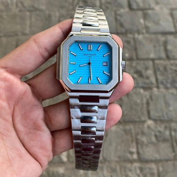 Analog Nautilus Non Comparable Original Japanese Battery Operated Machinery Watch - SRN1
