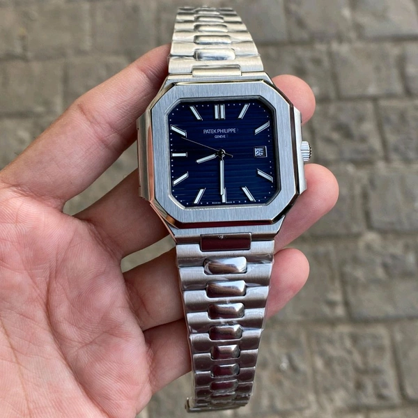 Analog Nautilus Non Comparable Original Japanese Battery Operated Machinery Watch - SRN2