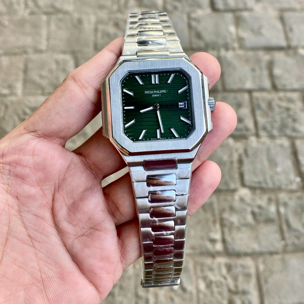 Analog Nautilus Non Comparable Original Japanese Battery Operated Machinery Watch - SRN4
