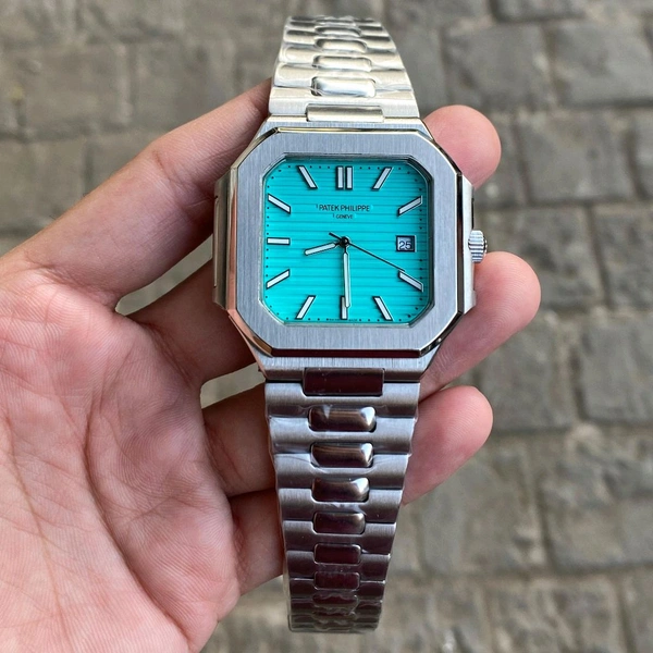 Analog Nautilus Non Comparable Original Japanese Battery Operated Machinery Watch - SRN5