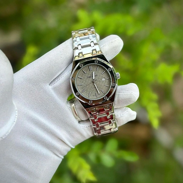 Analog High Quality Quartz Movement Collection With High Quality Strap Best finishing Body & Case - SRA1