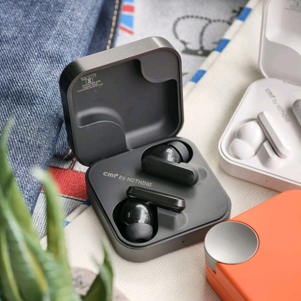 New Wireless Earphone With Call Time Upto 5 Hour | High Sound Quality And Mic Quality 
 - Black
