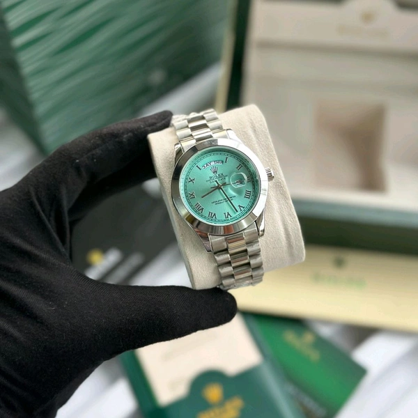 Analog Day Date High Quality Quartz Movement Collection With High Quality Strap Best finishing Body & Case - SRD8