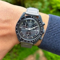 ANALOG X SWATCH MOONSWATCH – MISSION TO MERCURY, DEEP GREY BRILLIANCE – A TRIBUTE TO SPACE, SPEED & STYLE