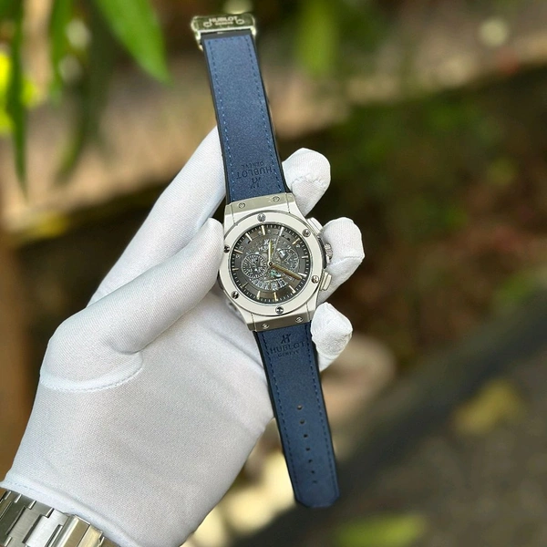 Most Demanded Analog Quartz Movement Watch With High Quality Strap Best finishing Body & Case - SRB2