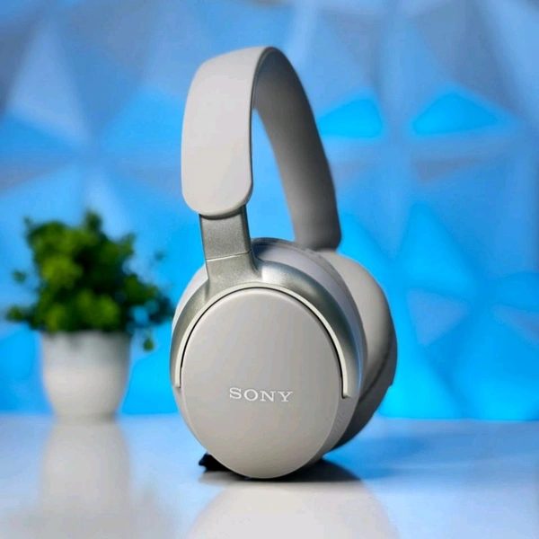 Foldable Wireless Head-Mounted Earphones with Carry Case – Ideal for Travel, Work & School - White