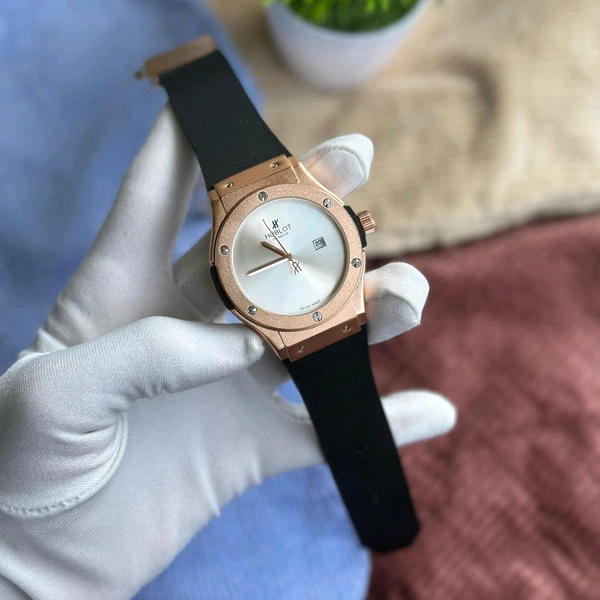 Most Demanded Analog High Quality Watch With High Quality Strap Best finishing Body & Case - STV2