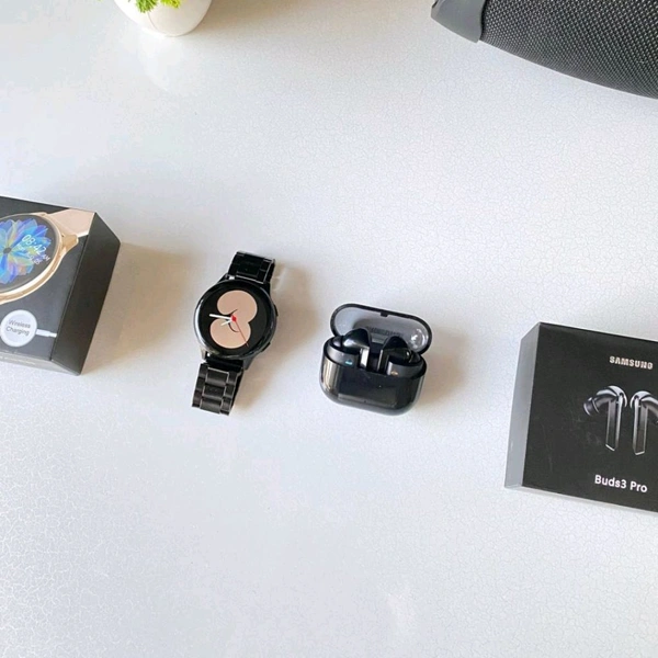 Most Awaited Budget Combo | Active 2 Amoled Display Smartwatch And Buds 3 Pro Best Quality Earphone
 - Black