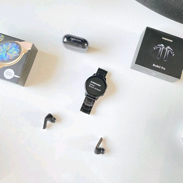 Most Awaited Budget Combo | Active 2 Amoled Display Smartwatch And Buds 3 Pro Best Quality Earphone
 - Black