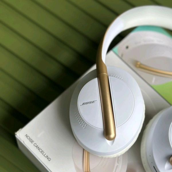 New Wireless Headphones With ANC – BT Earphone, Over Ear Headphones With Built-in Mic - Upto 8 Hours Playtime, Heavy Sound And Bass Quality, Perfect For Everyday Use - White