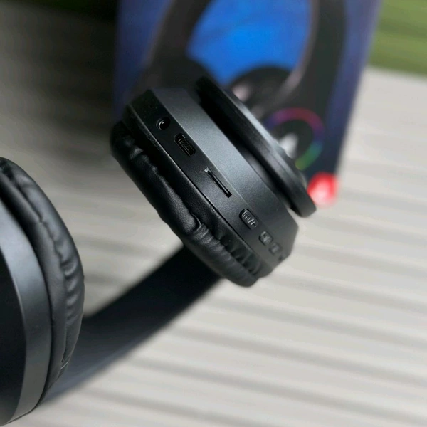 Wireless Earphone Headphones With Microphone Lightweight, For Music Lovers & Professionals - Suitable for Travel, Office & Home, 5-6 Hours Playback Time, High Quality Model - Black