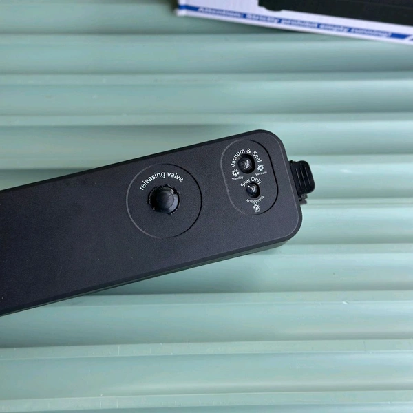 Vacuum Sealer Machine With 10 Pcs Bag, Automatic Hands-Free Air Sealing Machine, Smart 60Kpa Vacuum Sealer with Cutter Food Sealer for Food Preservation Convenient Storage Dry & Moist Food Modes (1 Set)