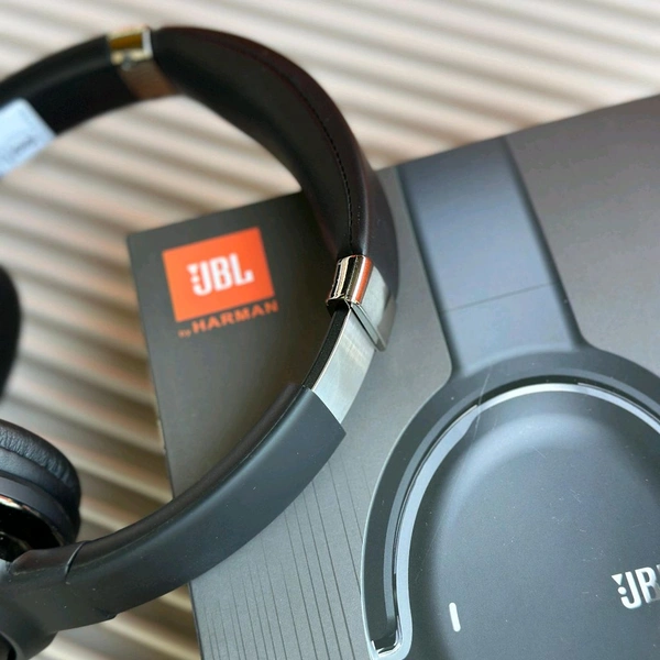 New Wireless Headphones With ANC – BT Earphone, Over Ear Headphones With Built-in Mic - Upto 8 Hours Playtime, Heavy Sound And Bass Quality, Perfect For Everyday Use - Black