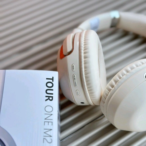 New Wireless Headphones With ANC – BT Earphone, Over Ear Headphones With Built-in Mic - Upto 8 Hours Playtime, Heavy Sound And Bass Quality, Perfect For Everyday Use - White