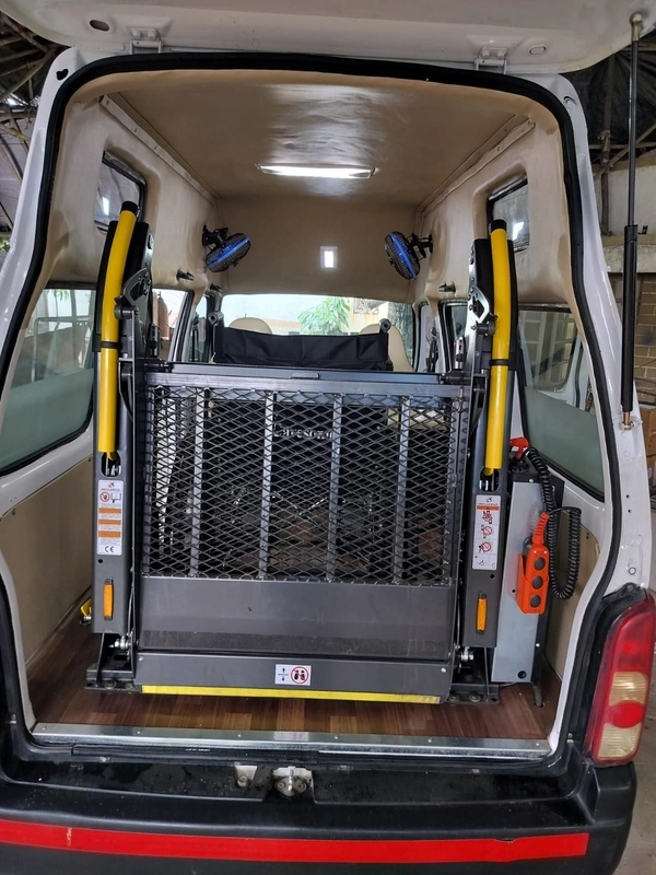 Hydraulic Wheelchair  Lift
