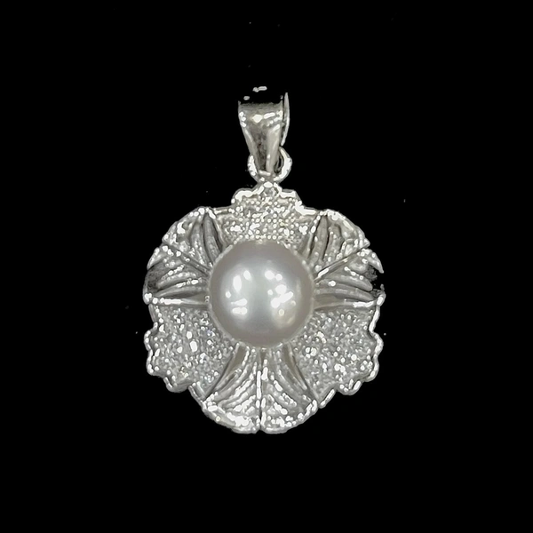 Ladies Silver Pearl Pendant - 92.5 Sterling Silver, 2.6 Grams