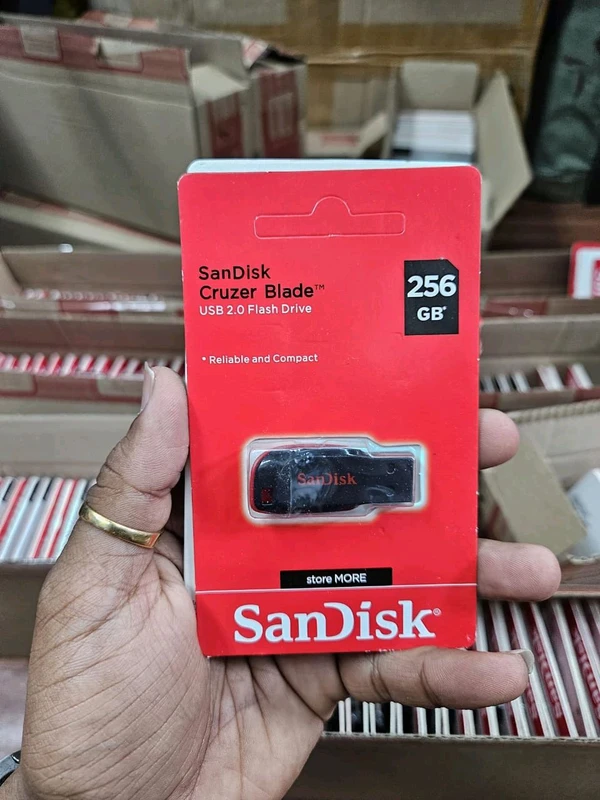 SanDisk Cruzer Blade USB 2.0 Pendrive