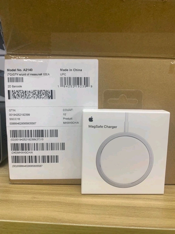 IPhone  15W Magnetic Magesafe Wireless Charger - White
