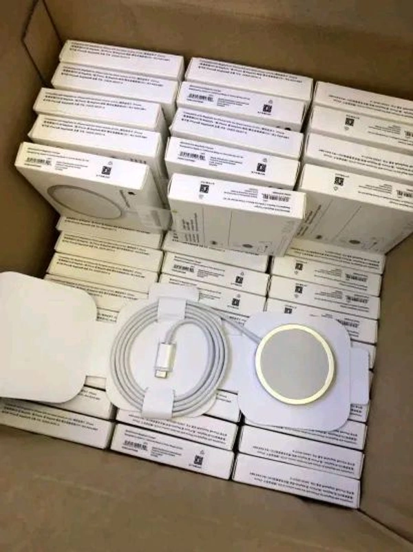 IPhone  15W Magnetic Magesafe Wireless Charger - White