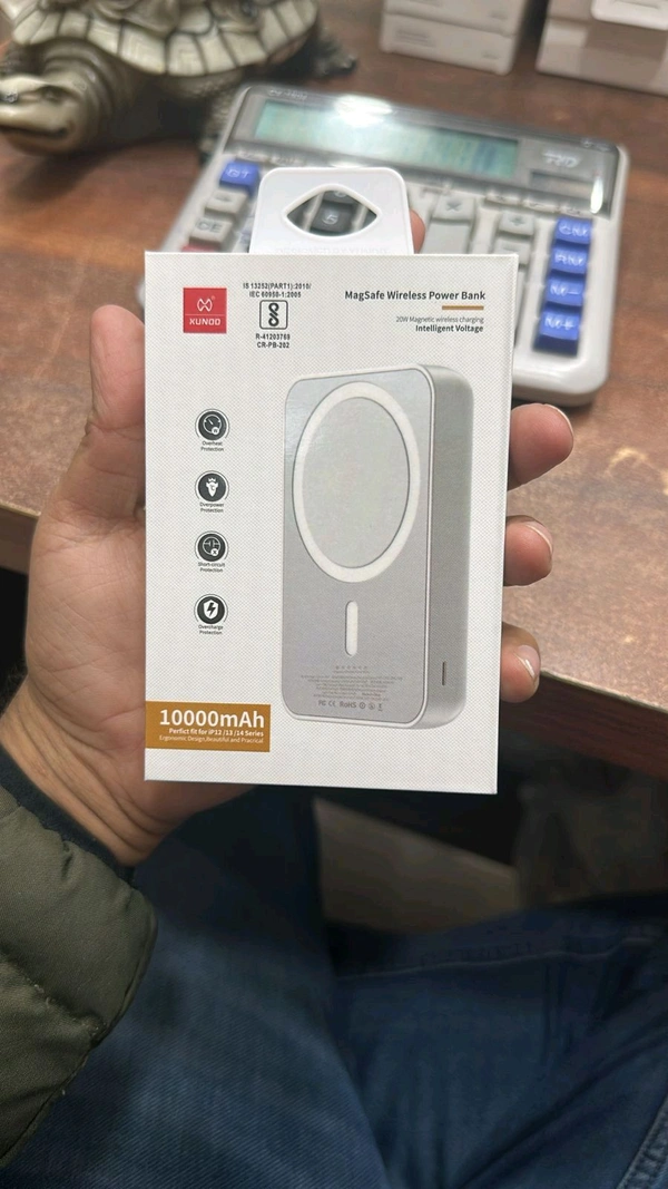 XUNDO 1000 mAh Magsafe Magnetic Wireless Power Bank  - White, Xundo 1000 mAh