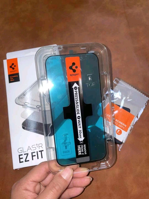 Spigen Anti Dust Proof Privacy Glass With Applicator - iPhone 11