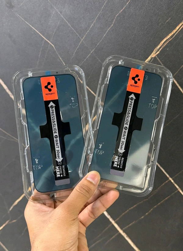 Spigen Anti Dust Proof Privacy Glass With Applicator - iPhone 11