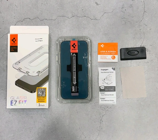 Spigen Anti Dust Proof Privacy Glass With Applicator - iPhone 15 Plus
