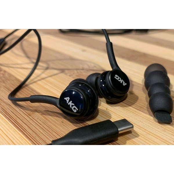 AKG Type-C Earphones  - AKG Type-C Box