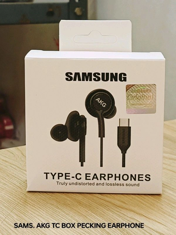AKG Type-C Earphones  - AKG Type-C Box