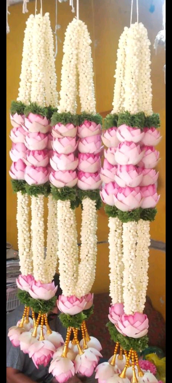 Royal Garlands