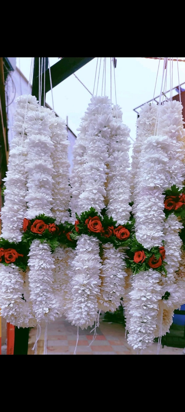 Milky White  Garland 