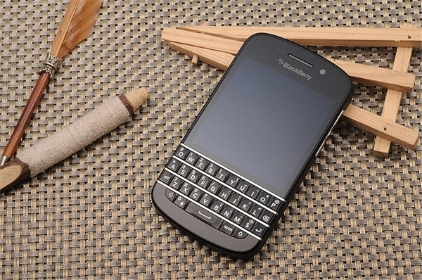 Blackberry Q10 Renewed - 16 GB, Black