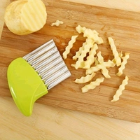 Crinkle Cutter, Vegetable Chopper, French Fry Slicer, Potato Fries Wavy Edged Tool, Stainless Steel Kitchen, Fruit Cutting Waves Cutter Blade Tool Chopping Knife (Pack of 1,Multicolor) - Free Size