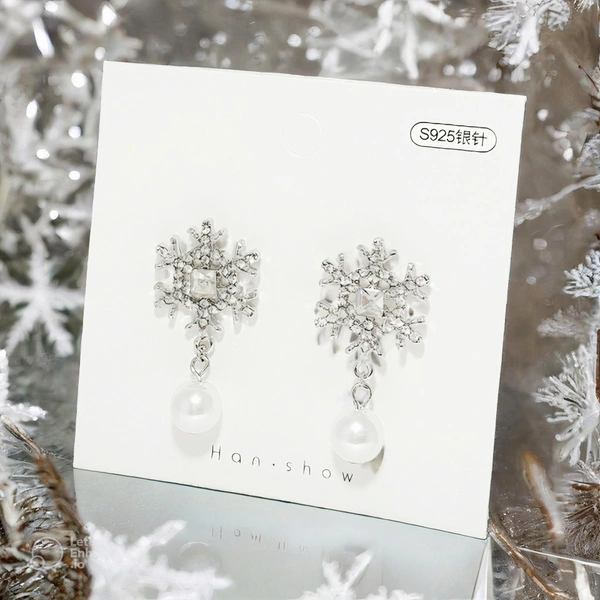 Snowflake Sparkle Pearls Earrings  - Free Size