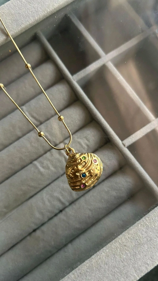 Diamond Shell Necklace 