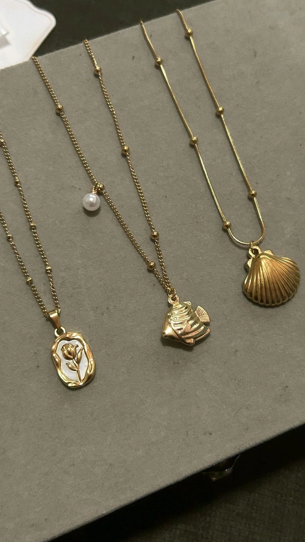 18k Pleated Necklace  - Tulip