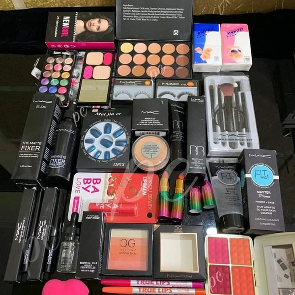 Mac Cute Makeup Combo 
