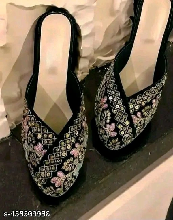 Creative fashion branded heel sandal - IND-5