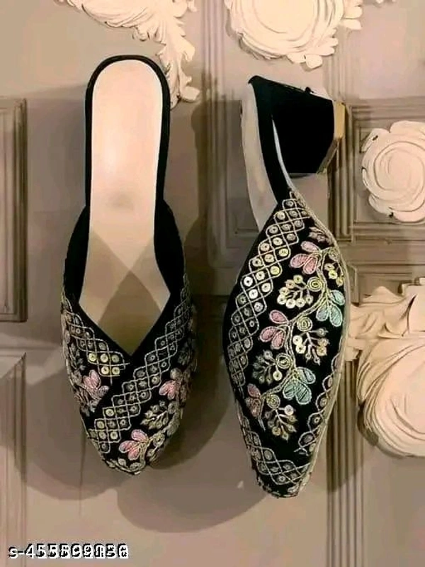 Creative fashion branded heel sandal - IND-5