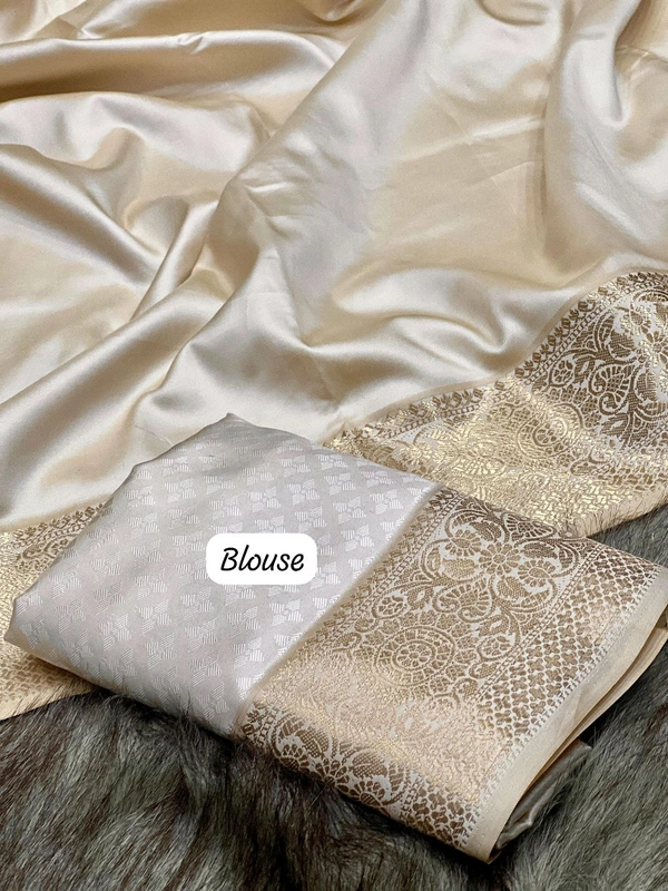 ✨ Vastravila Banarasi Handloom Gala Border Saree – Soft & Festive Onam Special