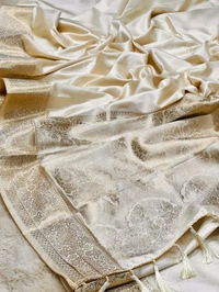 ✨ Vastravila Banarasi Handloom Gala Border Saree – Soft & Festive Onam Special